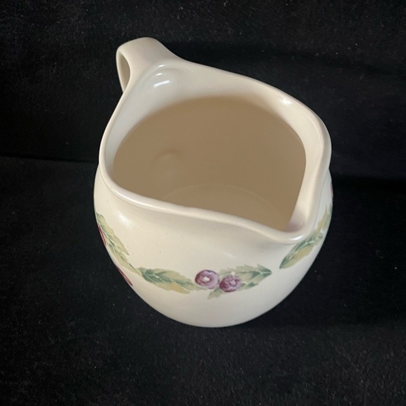 Pfaltzgraff Jamberry Round Gravy Boat Retired 2006 made in USA - Picture 10 of 10